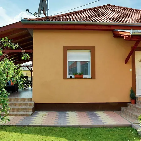 Eszter Сasa de vacaciones Balatonkeresztúr